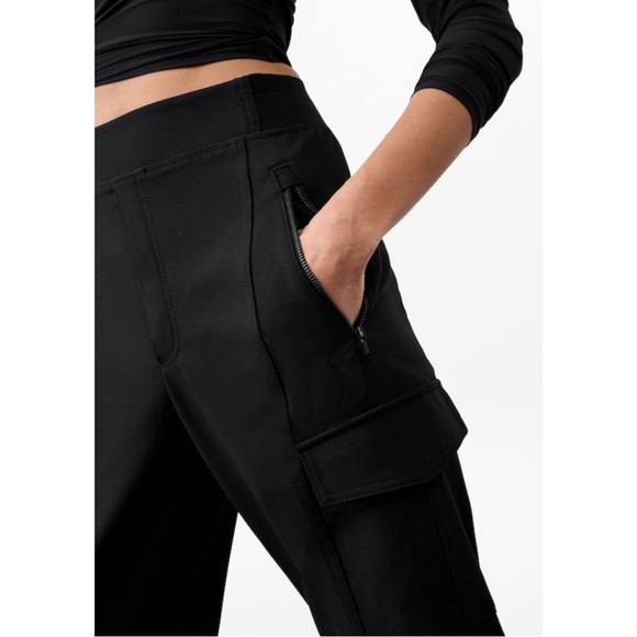 ATHLETA | NWOT $129 Endless High Rise Cargo Pant in Black, Size 6 - Picture 4 of 16